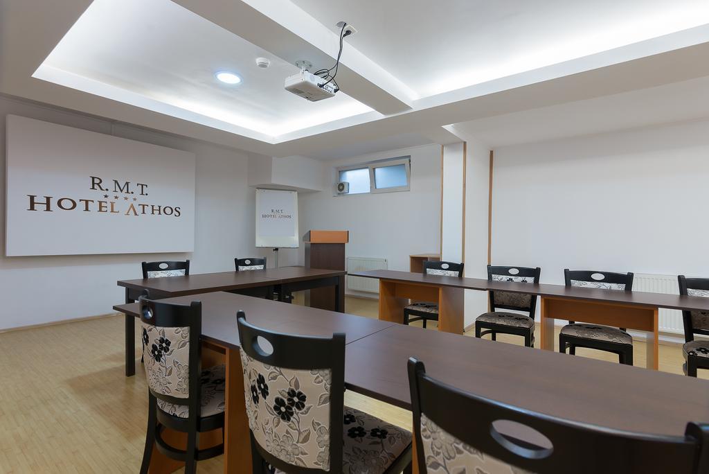 Hotel Athos R.M.T. คลูจ-นาโปกา ภายนอก รูปภาพ