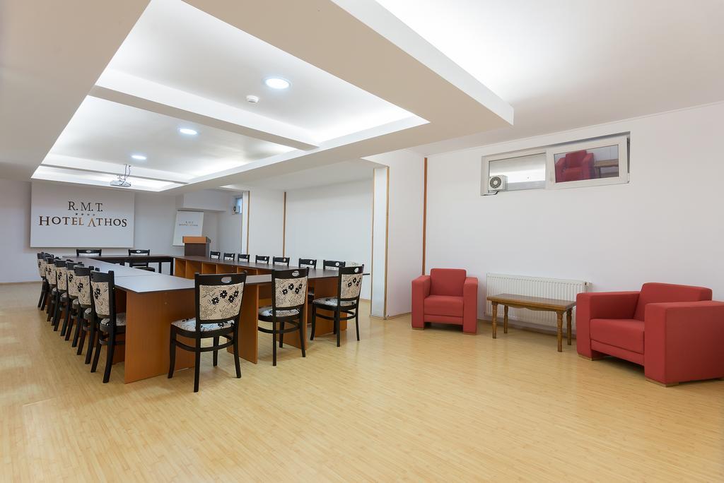 Hotel Athos R.M.T. คลูจ-นาโปกา ภายนอก รูปภาพ