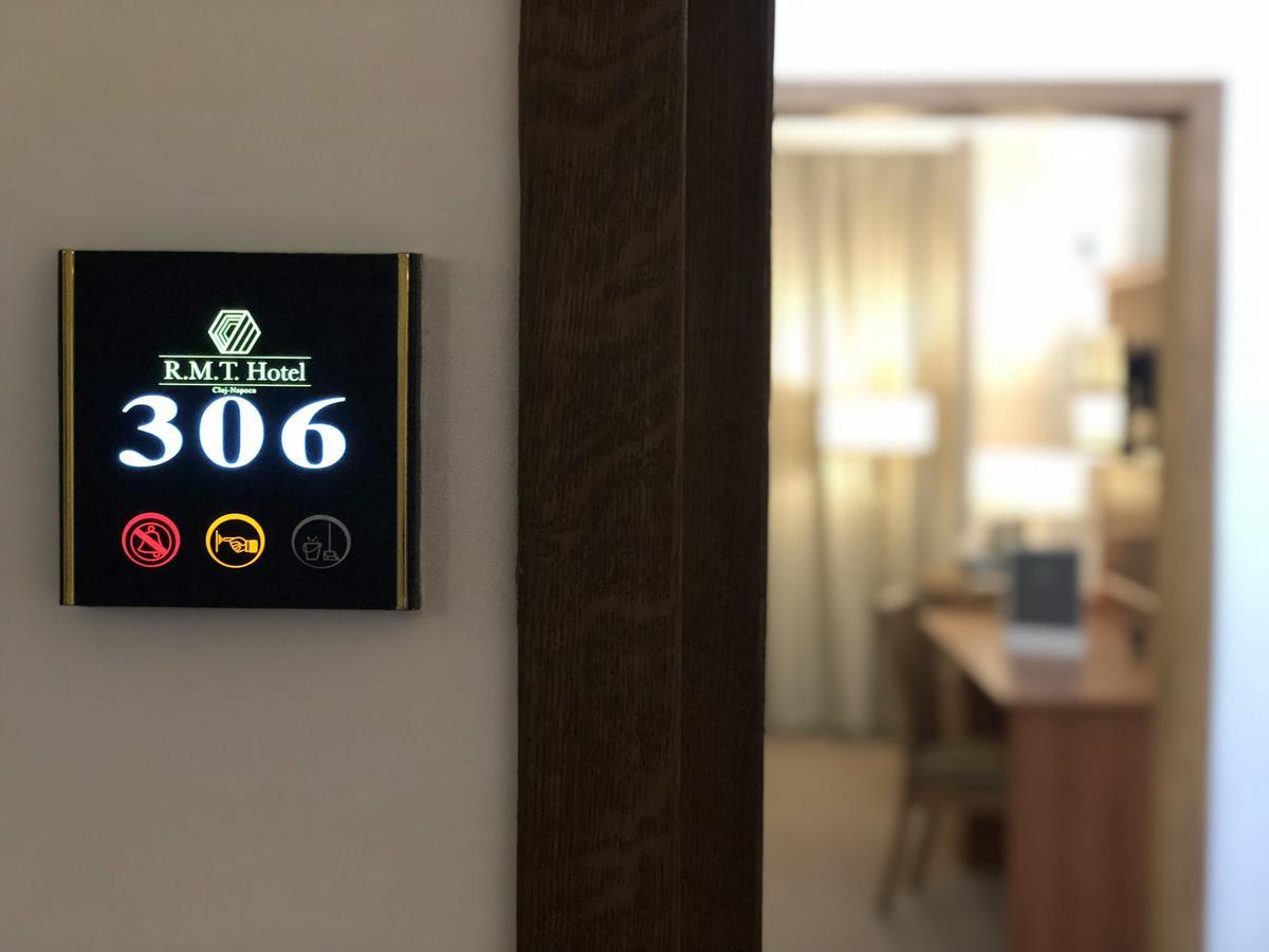Hotel Athos R.M.T. คลูจ-นาโปกา ภายนอก รูปภาพ