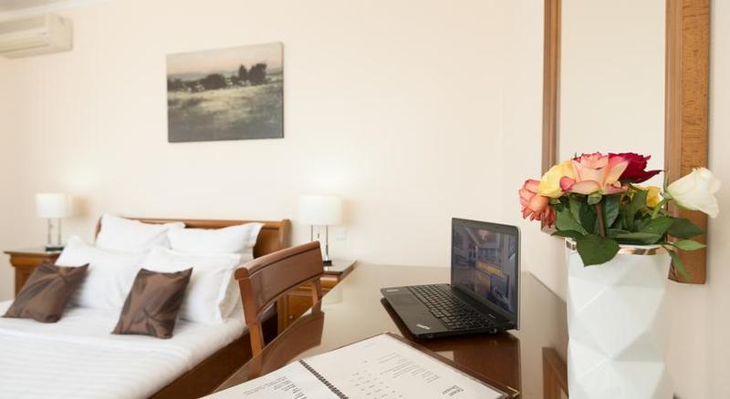 Hotel Athos R.M.T. คลูจ-นาโปกา ภายนอก รูปภาพ