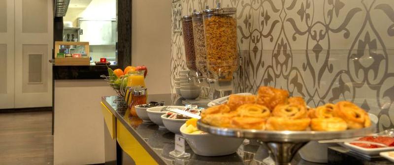 Hotel Athos R.M.T. คลูจ-นาโปกา ภายนอก รูปภาพ