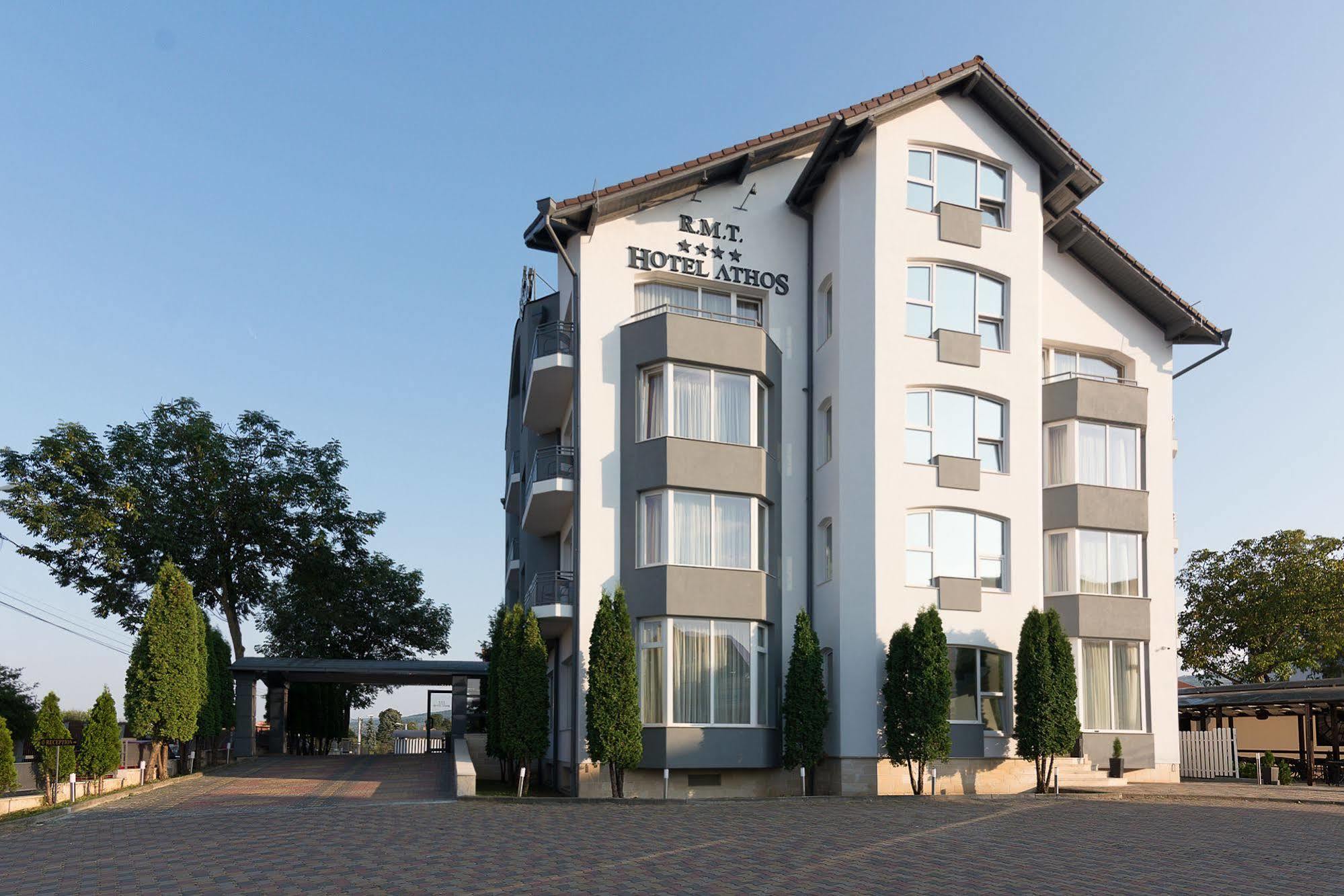 Hotel Athos R.M.T. คลูจ-นาโปกา ภายนอก รูปภาพ